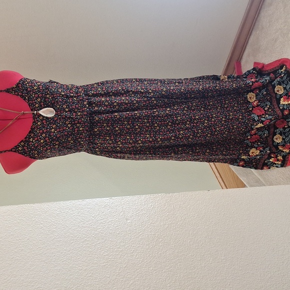 Source Unknown Dresses & Skirts - Pretty Floral Long Dress